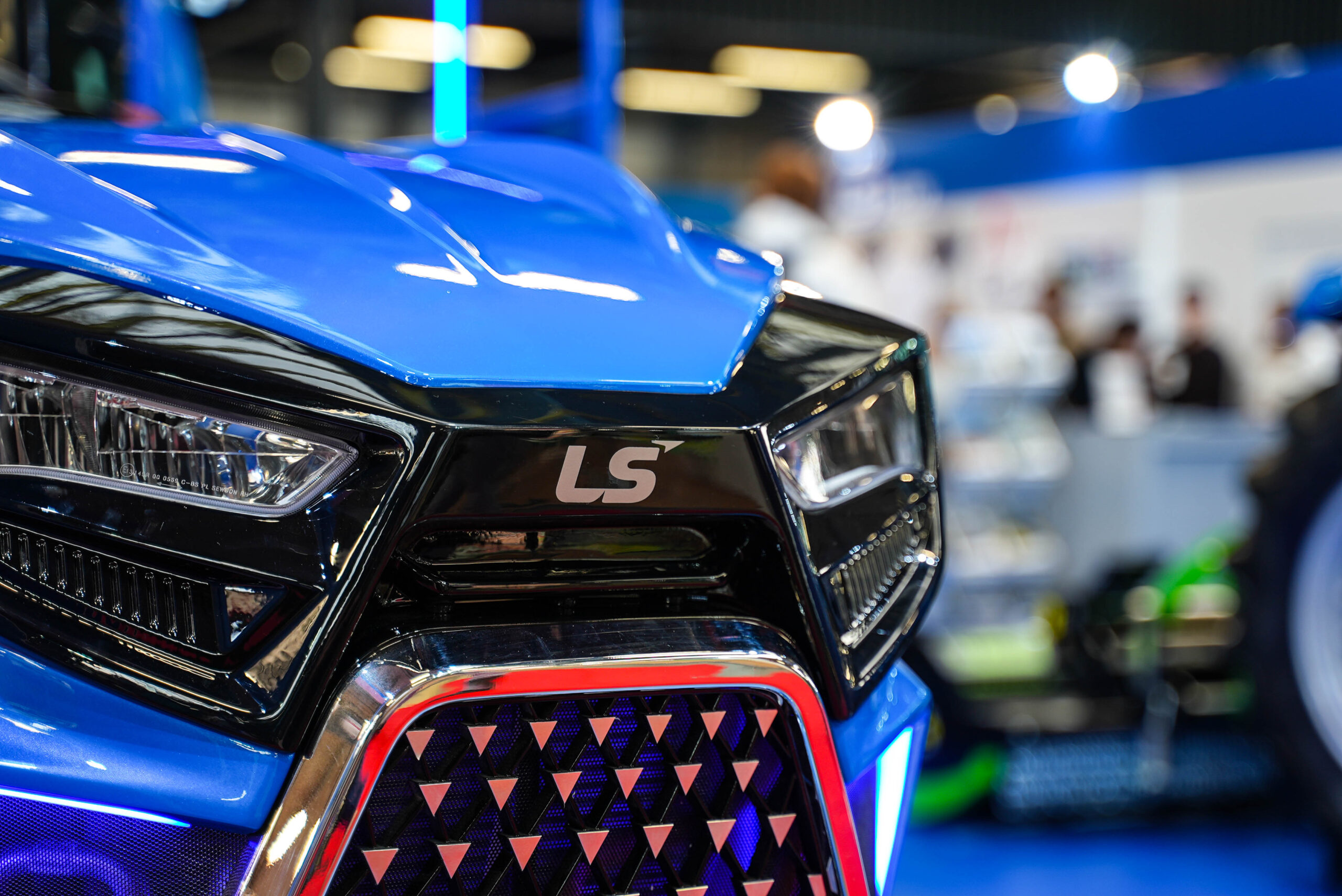 EIMA 2024: Elektryczny traktor LS Tractor EON3 – przyszłość rolnictwa już dziś